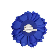Load image into Gallery viewer, Blue and White Fabric Flower Pearl Brooch
